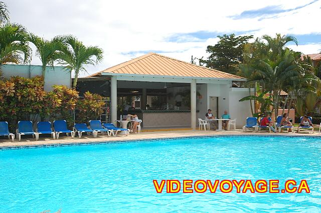 Republique Dominicaine Cabarete Paraiso del Sol Le bar de la piscine.