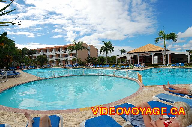Republique Dominicaine Cabarete Paraiso del Sol La piscina infantil es bastante grande y fácil de controlar.