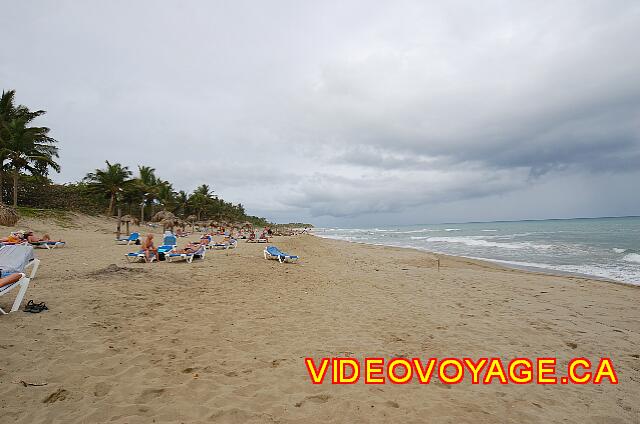 Republique Dominicaine Cabarete Paraiso del Sol Une plage assez longue, beaucoup d'espace pour les clients.