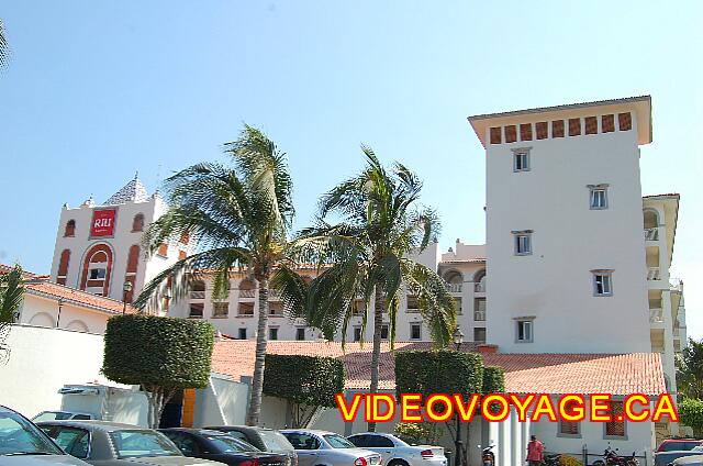 Mexique Nuevo Vallarta Riu Jalisco The hotel's facade day. It is not possible to complete the front.