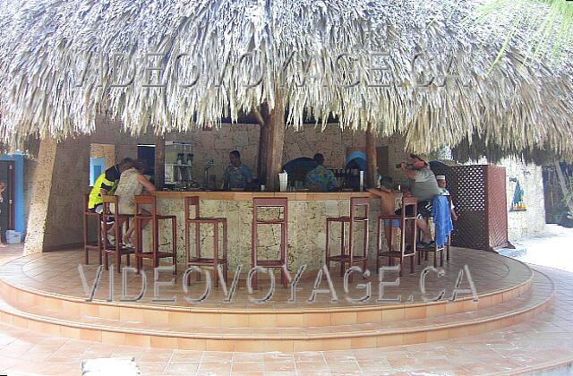 Republique Dominicaine Punta Cana Bavaro Beach & Convention Center El Bar El Pina en la playa.