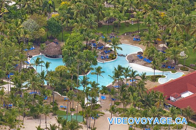République Dominicaine Punta Cana Bávaro Princess All Suites Resort An aerial view of the main pool is of average size.