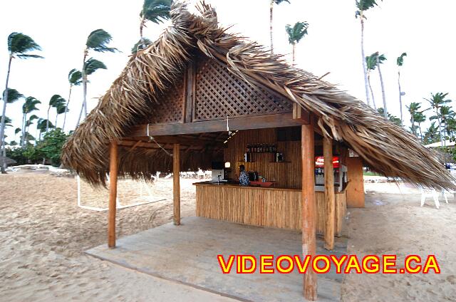 Republique Dominicaine Punta Cana Sirenis Cocotal / Tropical Le bar sur la plage.