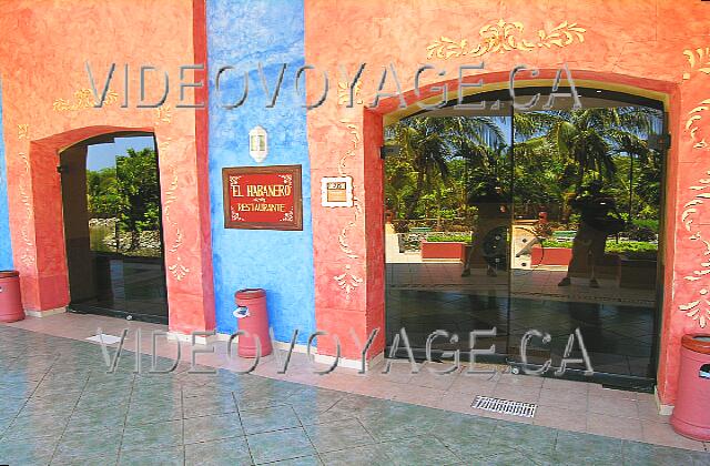 Cuba Varadero Naviti Varadero La entrada de El Habanero restaurante buffet se encuentra detrás del edificio principal.