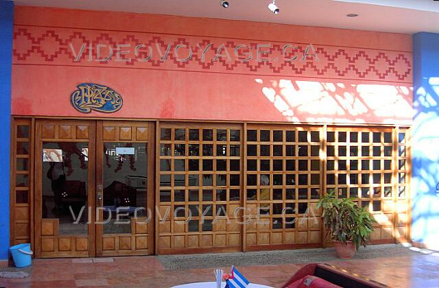 Cuba Varadero Tuxpan The Plaza Bar is very pretty. It is mostly frequented in the evening.