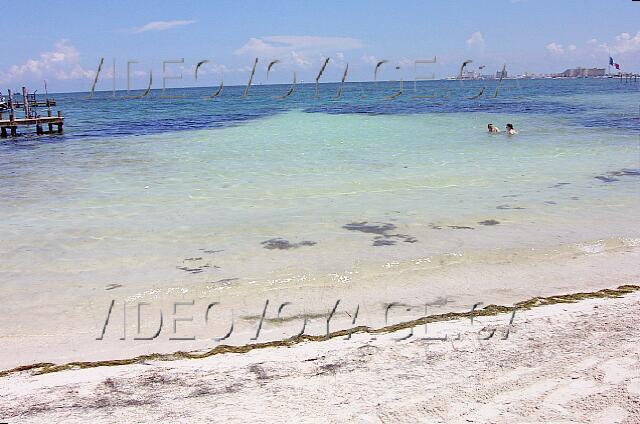 Mexique Cancun Imperial Las Perlas Poco espacio sin algas marinas. Poca profundidad antes de algas.