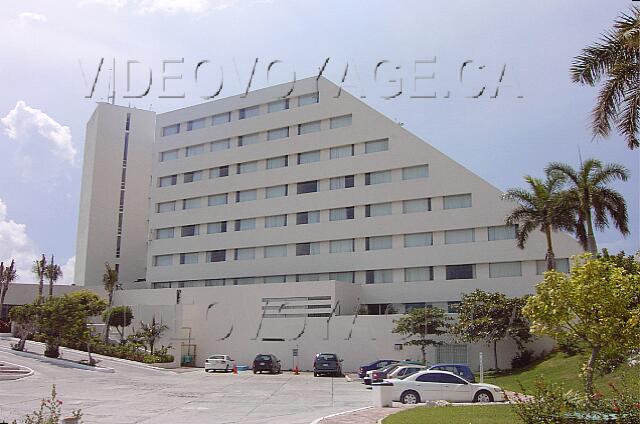 Mexique Cancun Oasis Palm Beach El hotel consta de 2 edificios