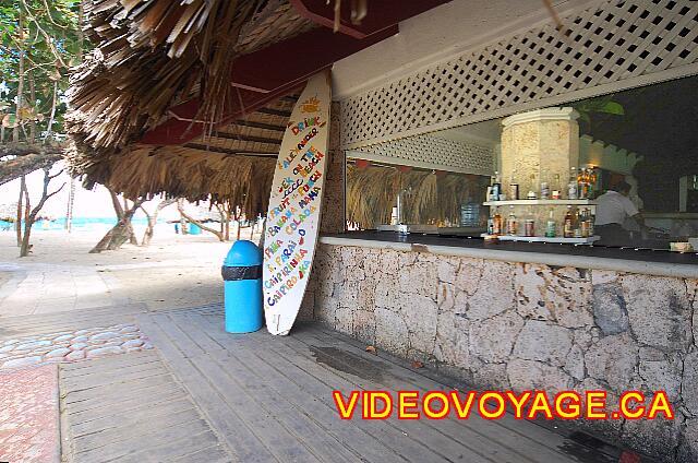 Republique Dominicaine Cabarete Celuisma Cabarete La vue extérieur du bar avec la plage à gauche.