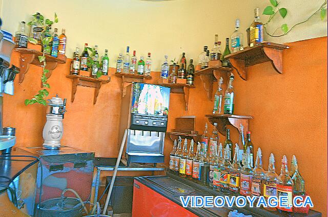 Republique Dominicaine Punta Cana VIK Hotel Arena Blanca Una selección de bebidas internacionales, cerveza y aguanieve.