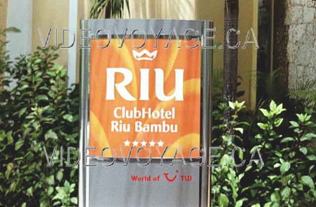 Republique Dominicaine Punta Cana Riu Bambu L'affiche standard Riu à l'entrée.
