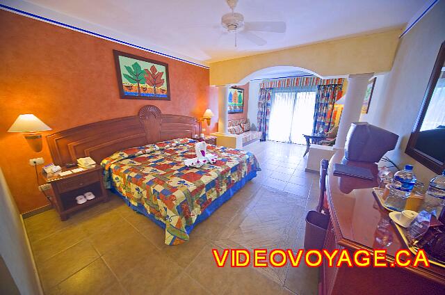 Mexique Riviera Maya Bahia Principe Coba La plupart des suites junior sont situé dans la section Coba.  Une chambre assez grande.