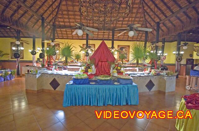 Mexique Playa del Carmen Riu Lupita The Adelita buffet restaurant is medium in size but offers a great choice of food.
