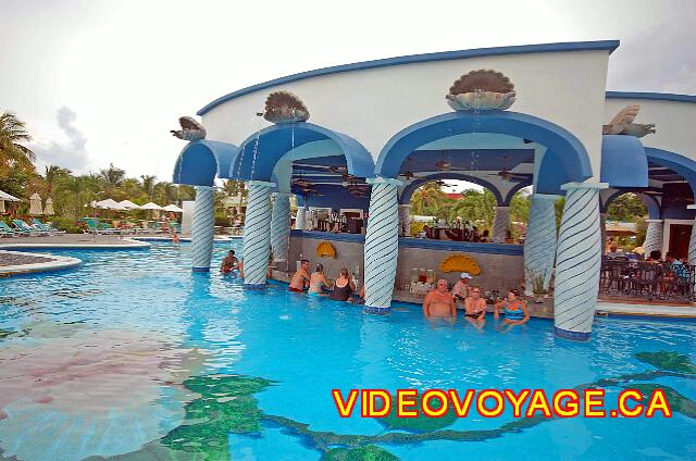 Mexique Playa del Carmen Riu Palace Mexico La primera piscina, el más popular con un bar en la piscina.
