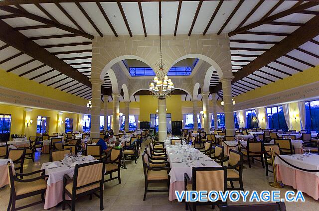 Cuba Cayo Santa Maria Iberostar Ensenachos Une salle à manger élégante et assez vaste.