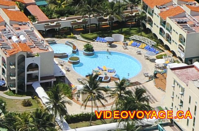 Cuba Varadero Club Los Delfines The swimming pool is in the middle of the hotel which forms a U. left, the pool bar.