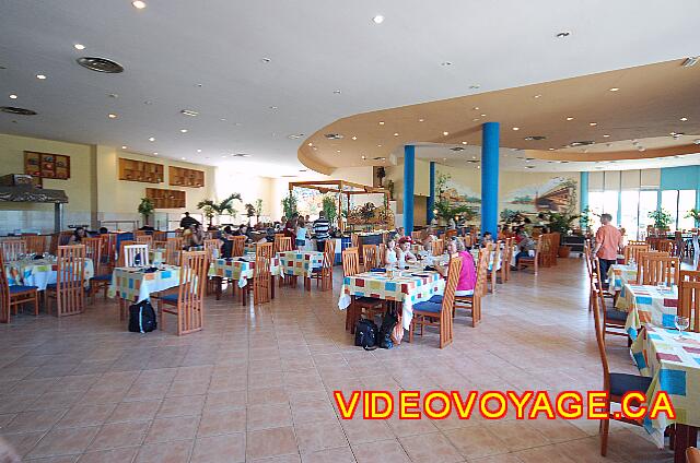 Cuba Varadero Mercure Playa De Oro The buffet restaurant is quite large.