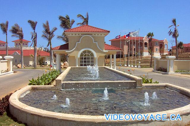Cuba Varadero Princesa Del Mar The entrance to the hotel site. A statue will be added to the fountain.
